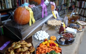 Pretzels, apple pie, hot dogs, popcorn and spider eggs, typical fair food.